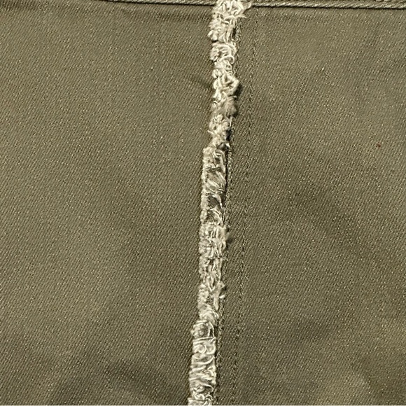 BCBGeneration Army Green Denim Frayed Edge Skirt Size 25‎ NWT - Picture 4 of 12
